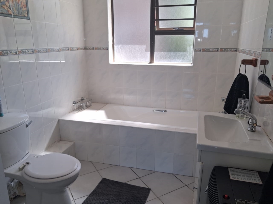 To Let 3 Bedroom Property for Rent in Winterstrand Eastern Cape